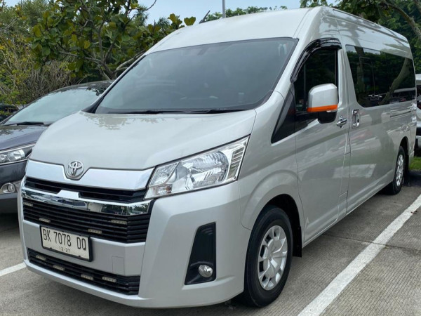 Hiace Premio semi Luxury